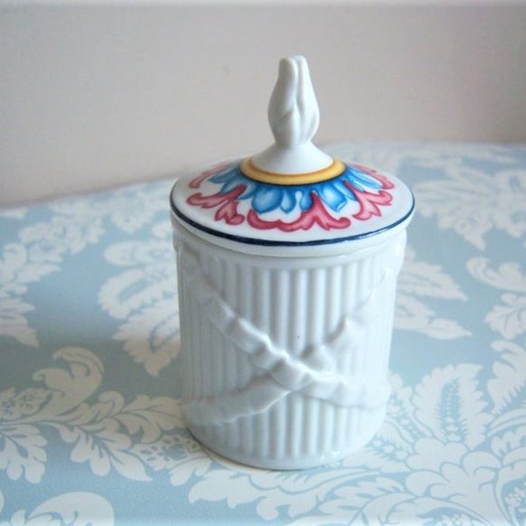 Elizabeth Arden vanity jar. - Picture 1 of 5